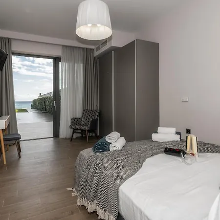 Madize Beach House On The Sea Villa